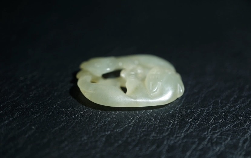 玉石手串文玩杂件 明清工老和田玉双獾挂件