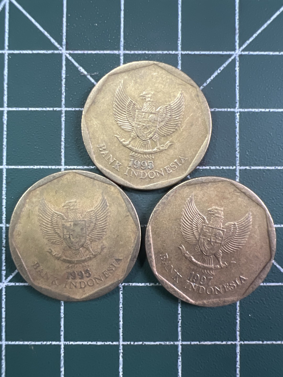 泡泡堂第305期  世界硬币 （无押金，捡漏，全场20包邮，偏远地区除外，接收代拍业务） 印尼100卢比三枚