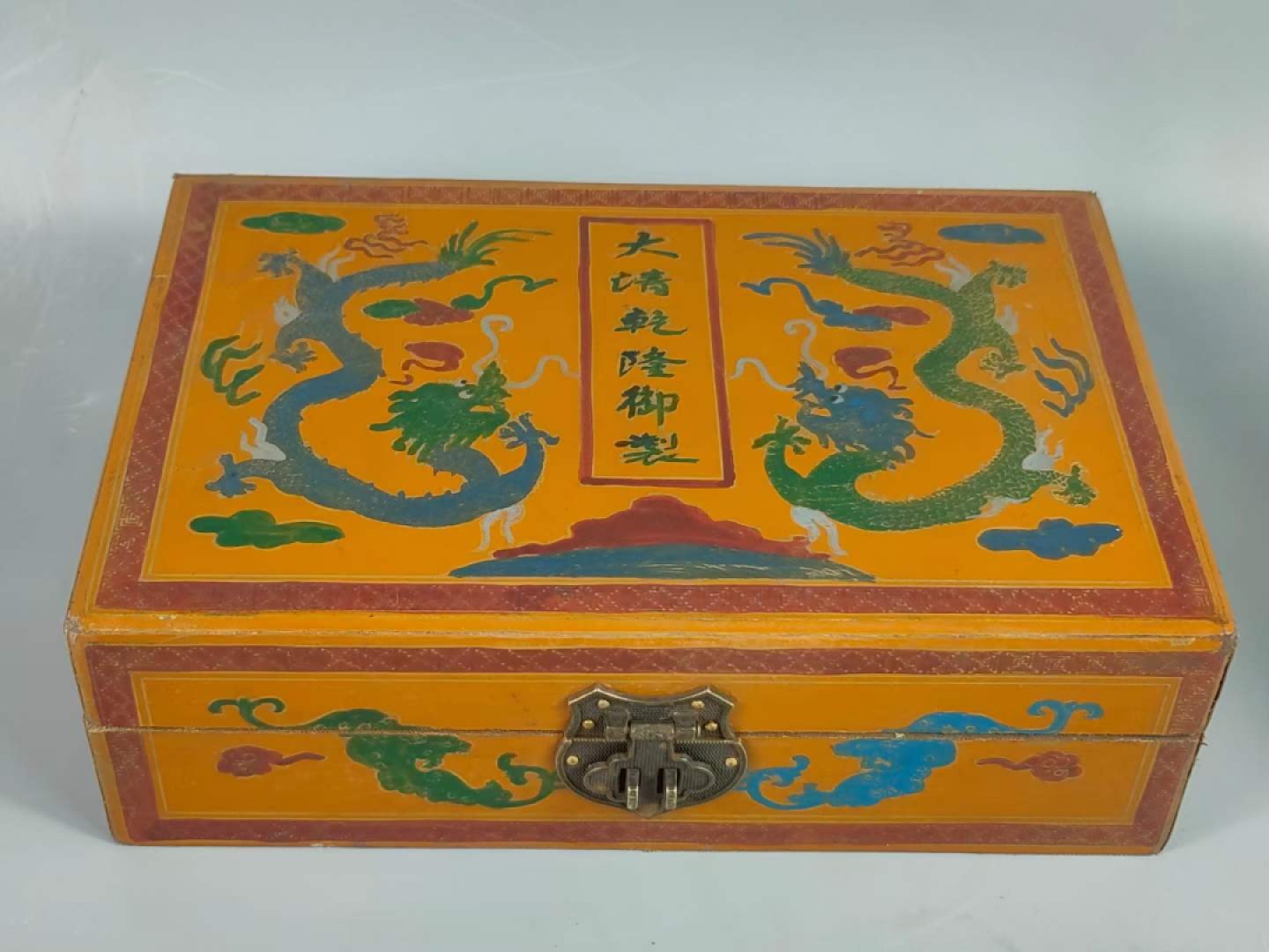 楠木描金六棱盒装银鎏金镶宝石戒指💍 ，晶莹剔透，光彩夺目，硬度达十！