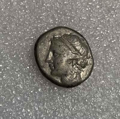 瓶子🏺第90期拍卖会 -  古希腊公元前282年-272年意大利卡拉布里亚地区银币  18毫米7克  稀少品种
