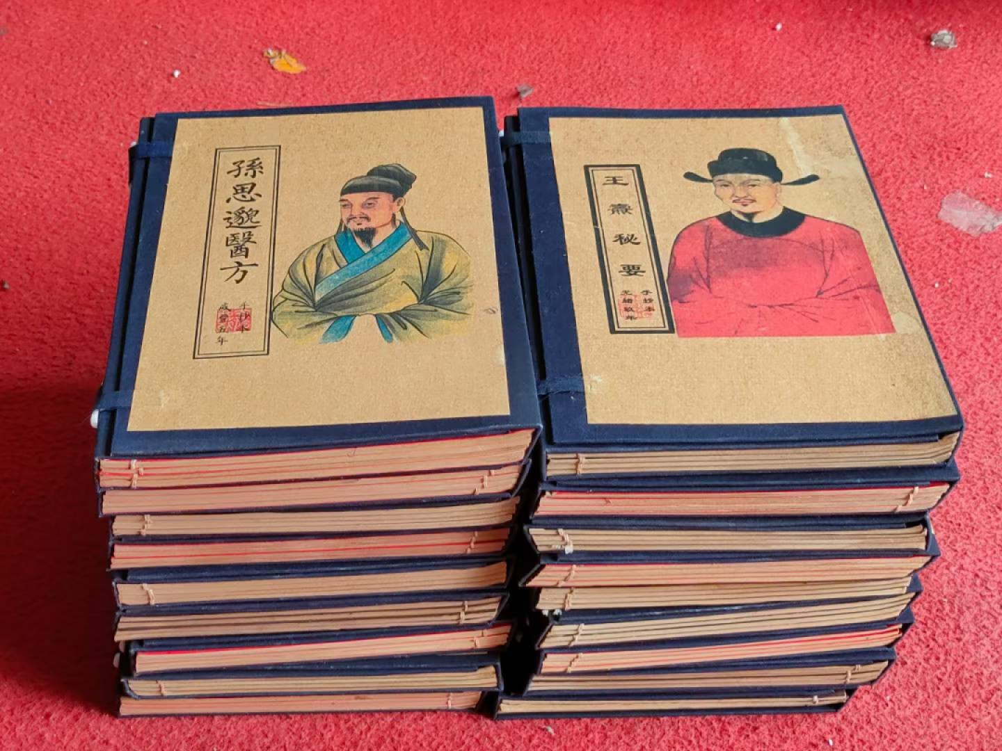 名家名医名方大全，一套4本，手抄医书，字迹清晰，无缺页，保存完好，实物如图。（单本售价）