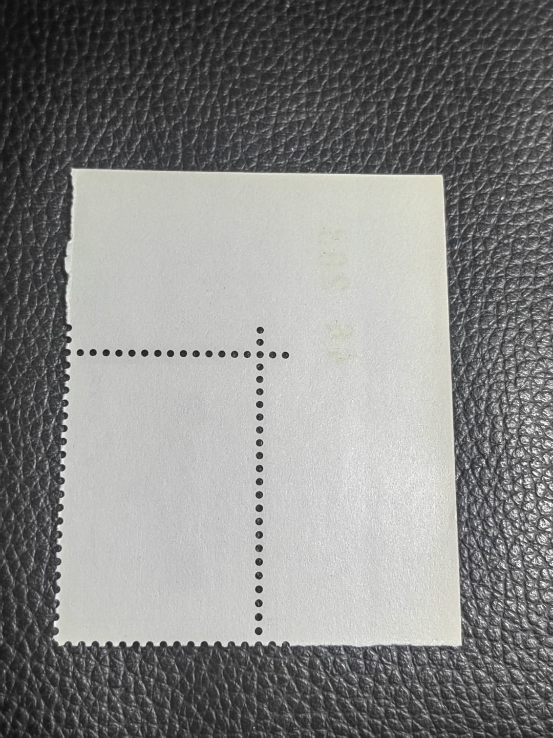 洪涛臻品批发群  精选邮票限时拍卖第二百五十五期 T69红楼梦新 12-2 数字直角边一枚，版撕全品嘎嘎绝，评级品相，JT精品热门票，厂名三俗稀缺货，版撕精品藏家首选，喜欢不要错过
