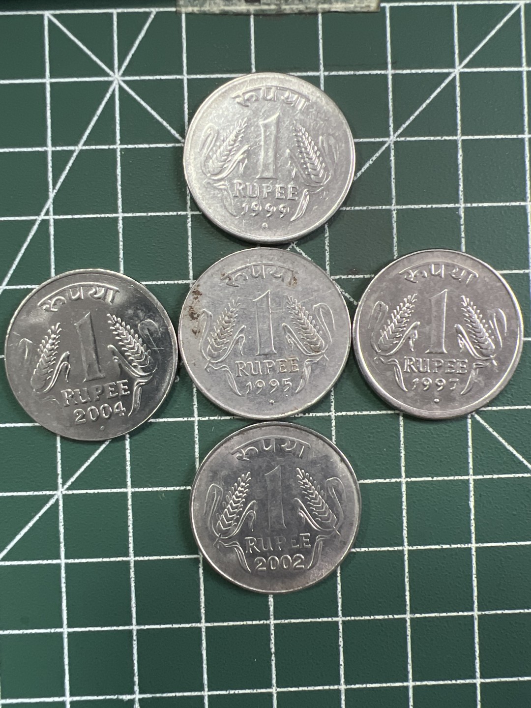 泡泡堂第305期  世界硬币 （无押金，捡漏，全场20包邮，偏远地区除外，接收代拍业务） 印度一卢比5枚