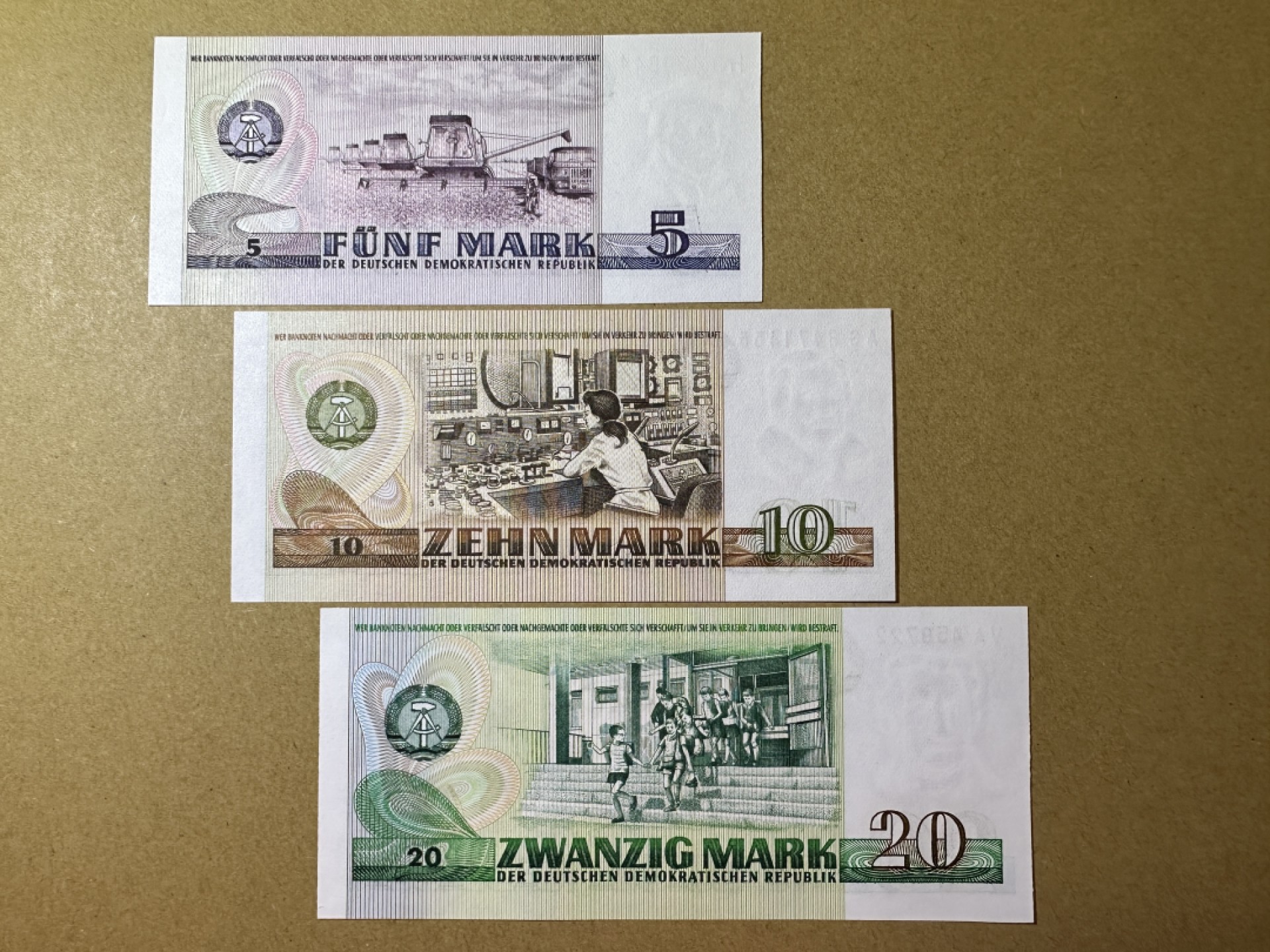 《张总收藏》99期——外币精品100拍 东德5、10、20马克3张 UNC 1975年