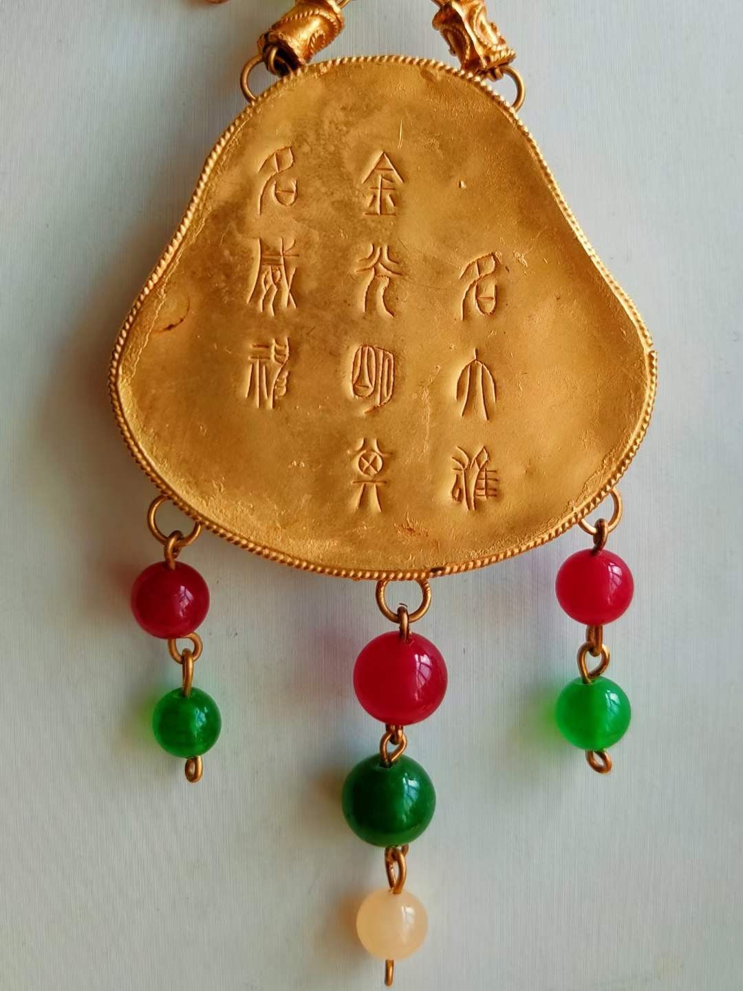 银鎏金镶顶级冰种帝王三彩翡翠“弥勒佛”项链，水头足，质地细腻纯净无瑕疵，颜色为纯正、明亮、浓郁、非常漂亮。