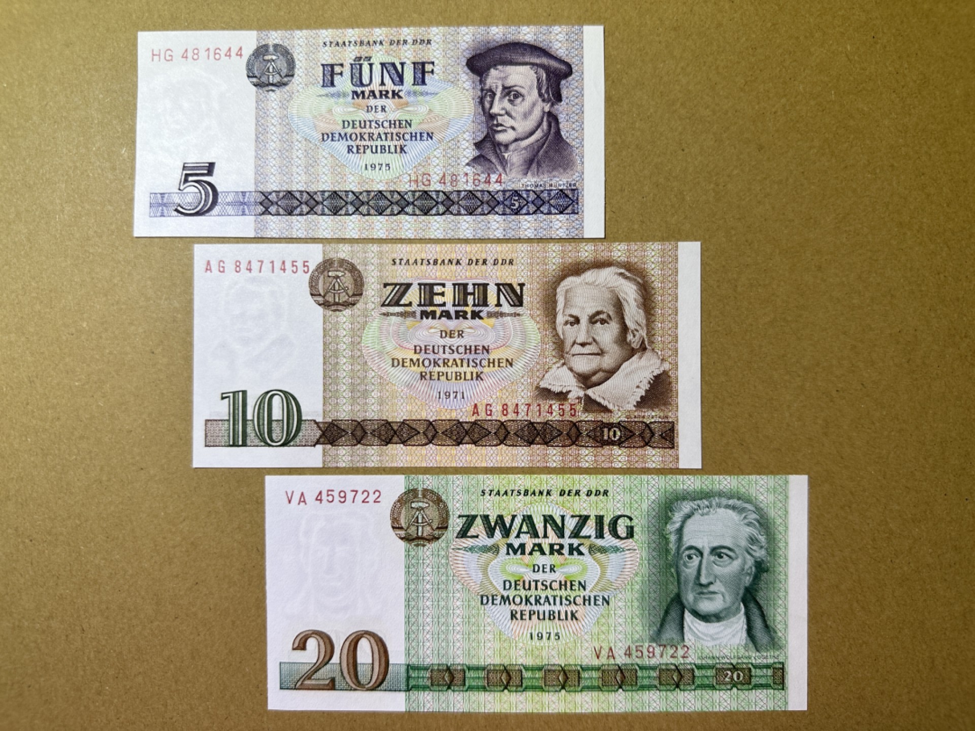《张总收藏》99期——外币精品100拍 东德5、10、20马克3张 UNC 1975年