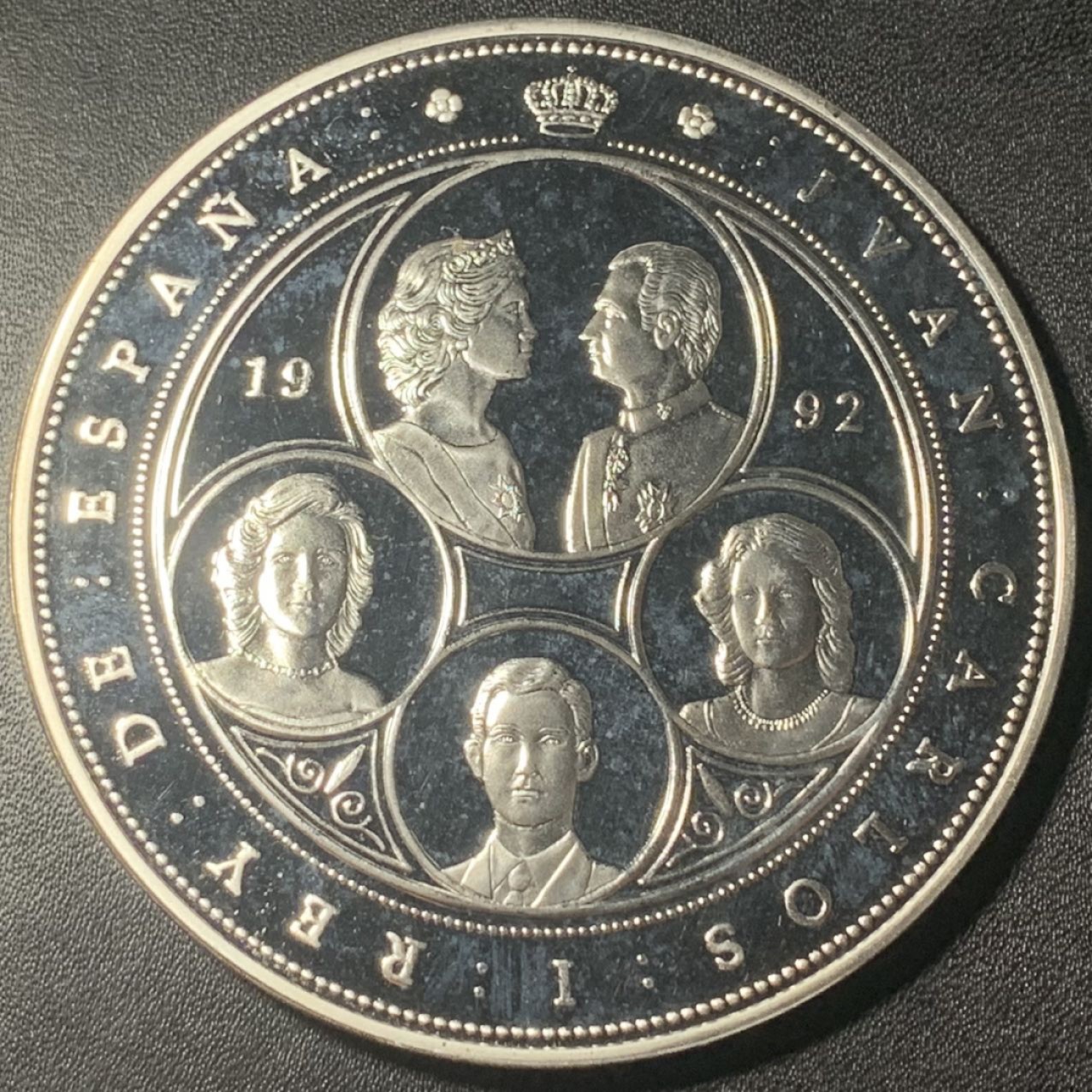 紫瑗钱币——第267期拍卖 西班牙 1992年 皇室家谱和诺贝尔获奖者图谱 10000比塞塔 168.75克 0.925银 精制