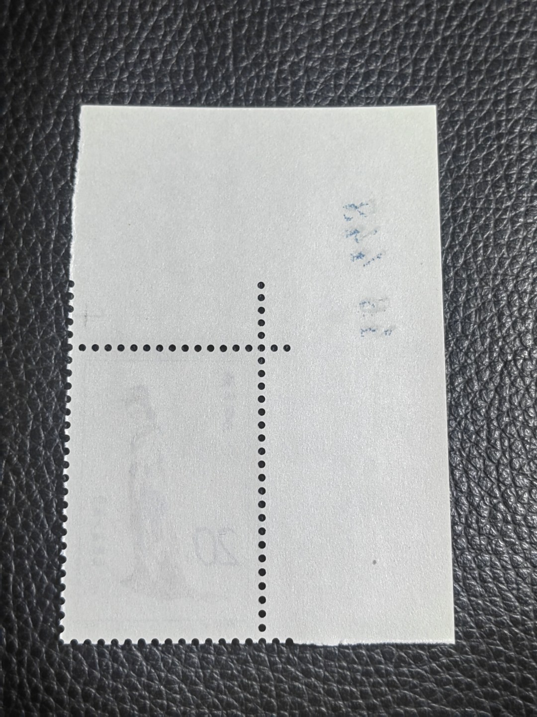 洪涛臻品批发群  精选邮票限时拍卖第二百五十五期 T69红楼梦新 12-9 数字直角边一枚，版撕全品嘎嘎绝，评级品相，JT精品热门票，色标三俗稀缺货，版撕精品藏家首选，喜欢不要错过
