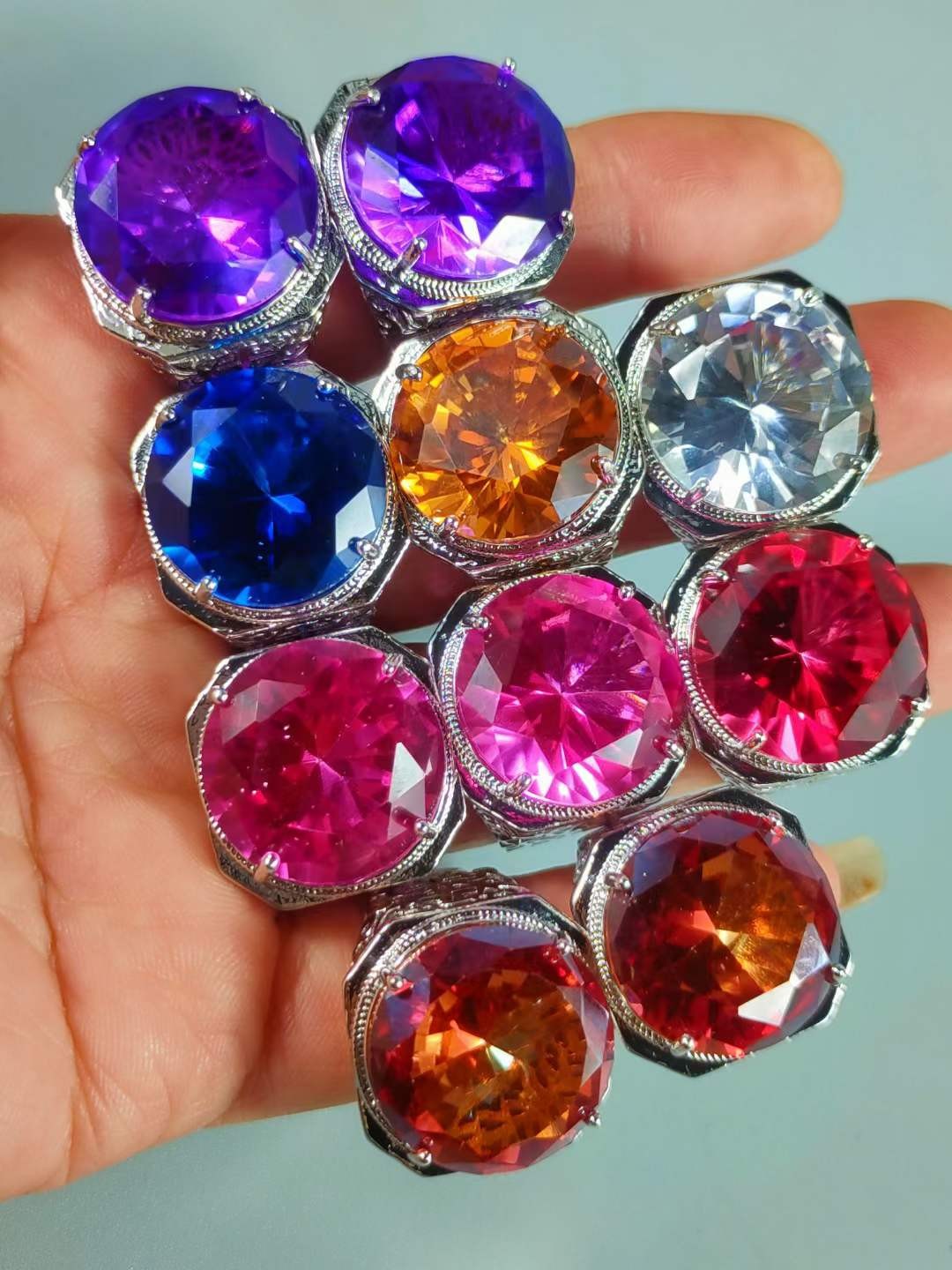 楠木描金六棱盒装银鎏金镶宝石戒指💍 ，晶莹剔透，光彩夺目，硬度达十！