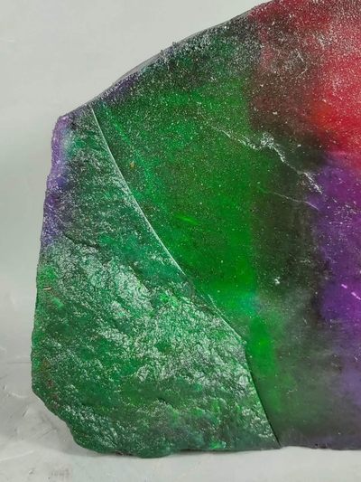 顶级三彩翡翠原石。 顶级三彩翡翠原石。