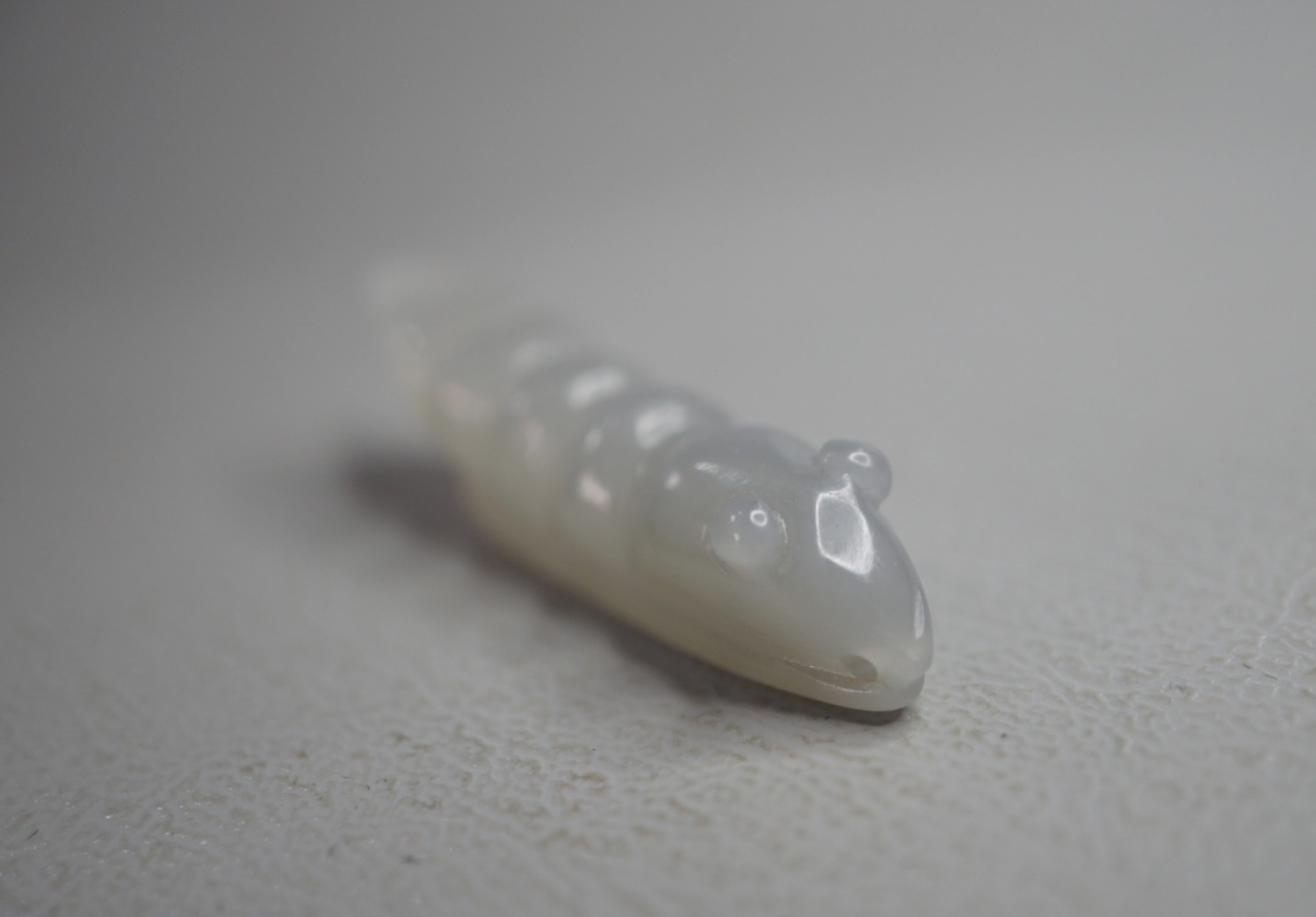 玉石手串文玩杂件 和田玉玉蚕挂件