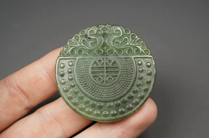 玉石手串文玩杂件 和田玉 满工龙纹牌挂件