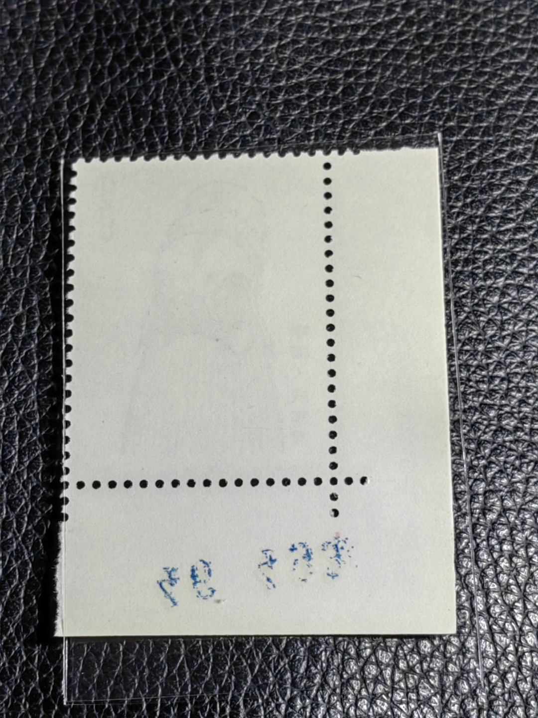洪涛臻品批发群  精选邮票限时拍卖第二百五十六期 T45脸谱新  8-3数字直角边一枚，版撕全品嘎嘎绝，评级品相，JT精品热门票，色标三俗稀缺货，版撕精品藏家首选，喜欢不要错过