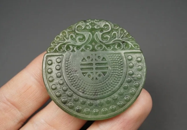 玉石手串文玩杂件 和田玉 满工龙纹牌挂件