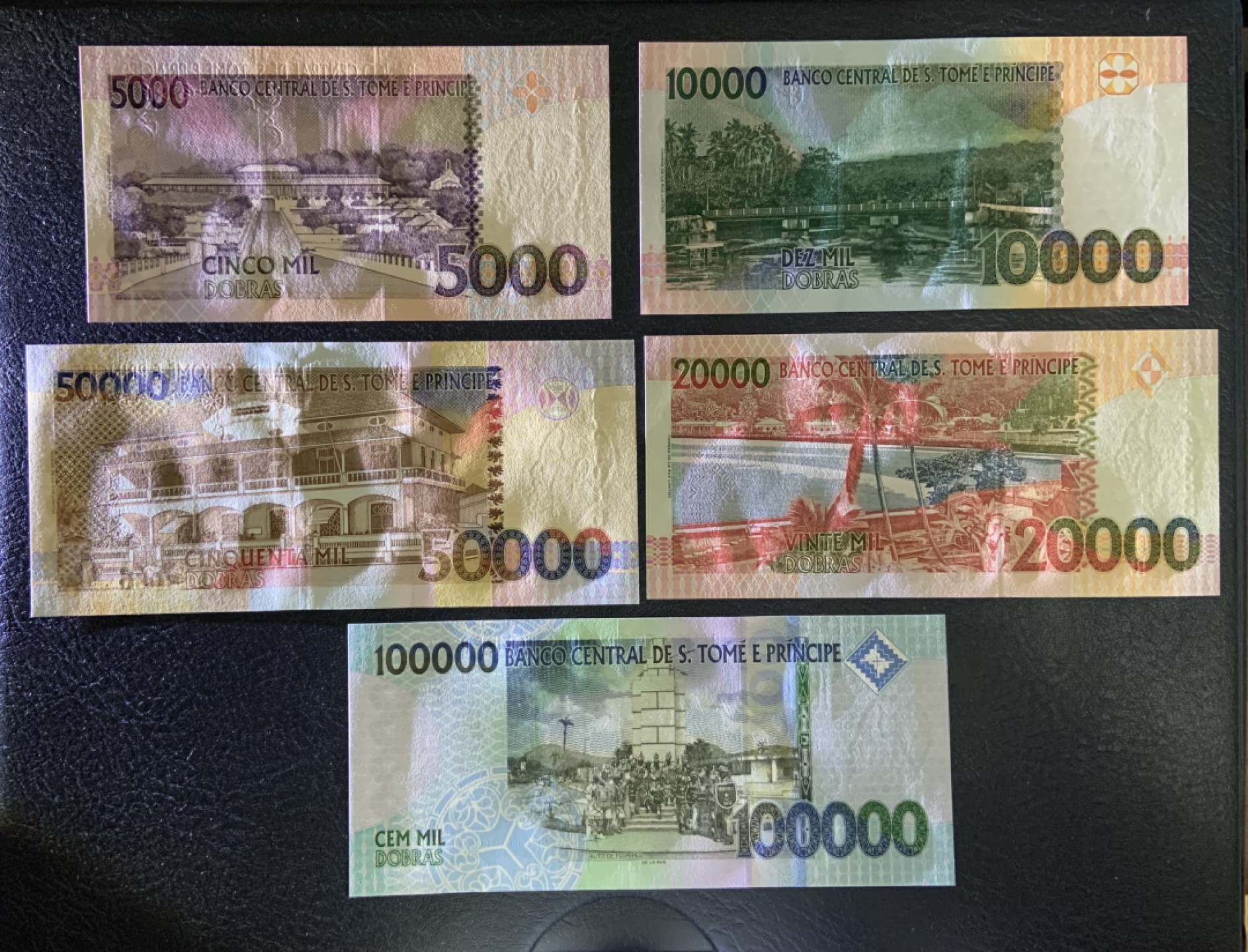 收藏联盟Quantum Auction 第257期拍卖  圣多美和普林西比2013年5000-100000多巴斯首发冠一套 品相全新UNC 十大最佳纸钞