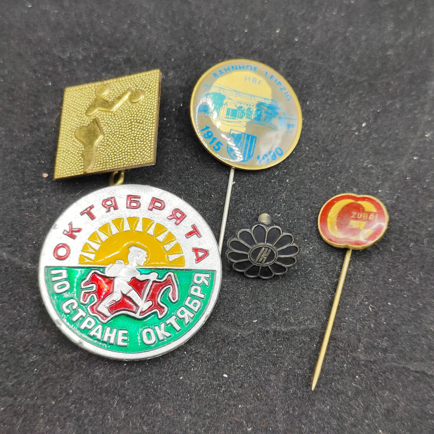 全场0元起拍 第54期 咸鱼国勋章拍卖专场 5月10日（周三）下午6：00开始 徽章一组