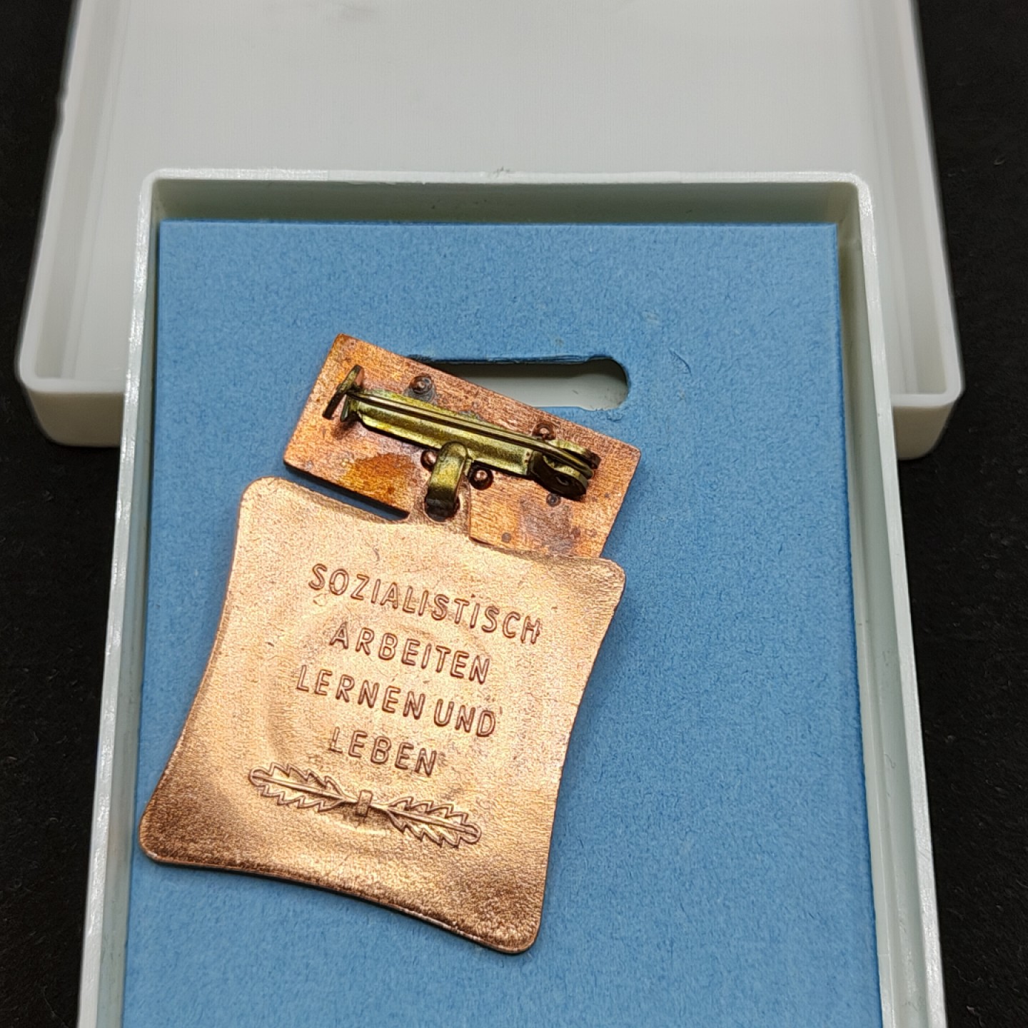 全场0元起拍 第54期 咸鱼国勋章拍卖专场 5月10日（周三）下午6：00开始 东德集体劳动积极荣誉奖章