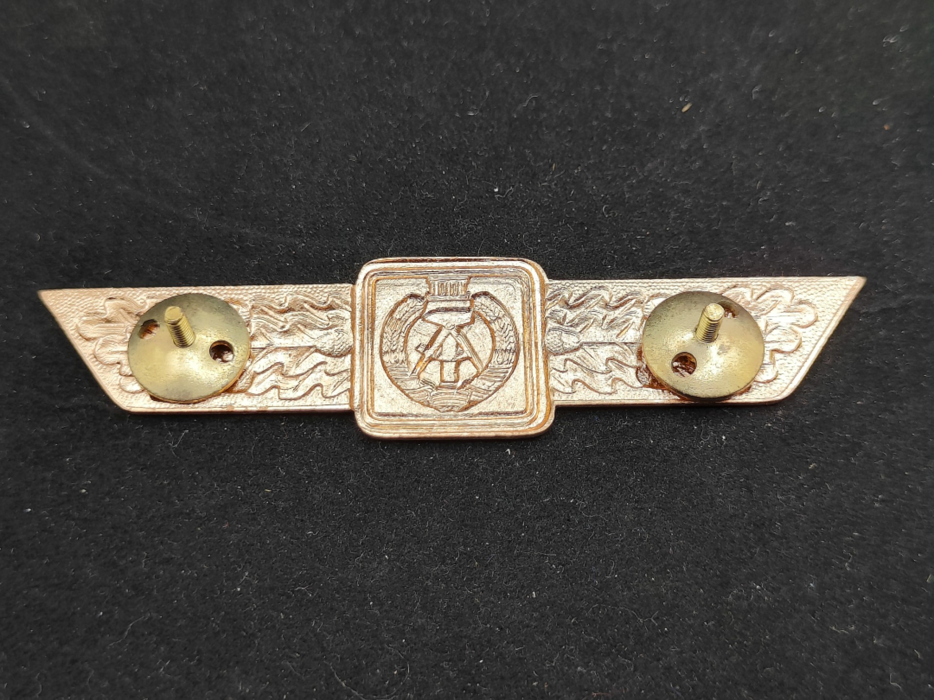 全场0元起拍 第54期 咸鱼国勋章拍卖专场 5月10日（周三）下午6：00开始 东德早期63版三级通用技能章