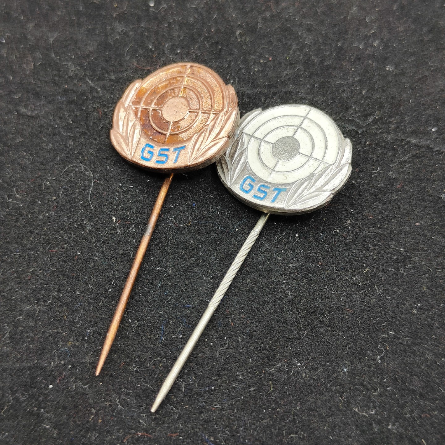 全场0元起拍 第54期 咸鱼国勋章拍卖专场 5月10日（周三）下午6：00开始 东德gst射击奖章两个