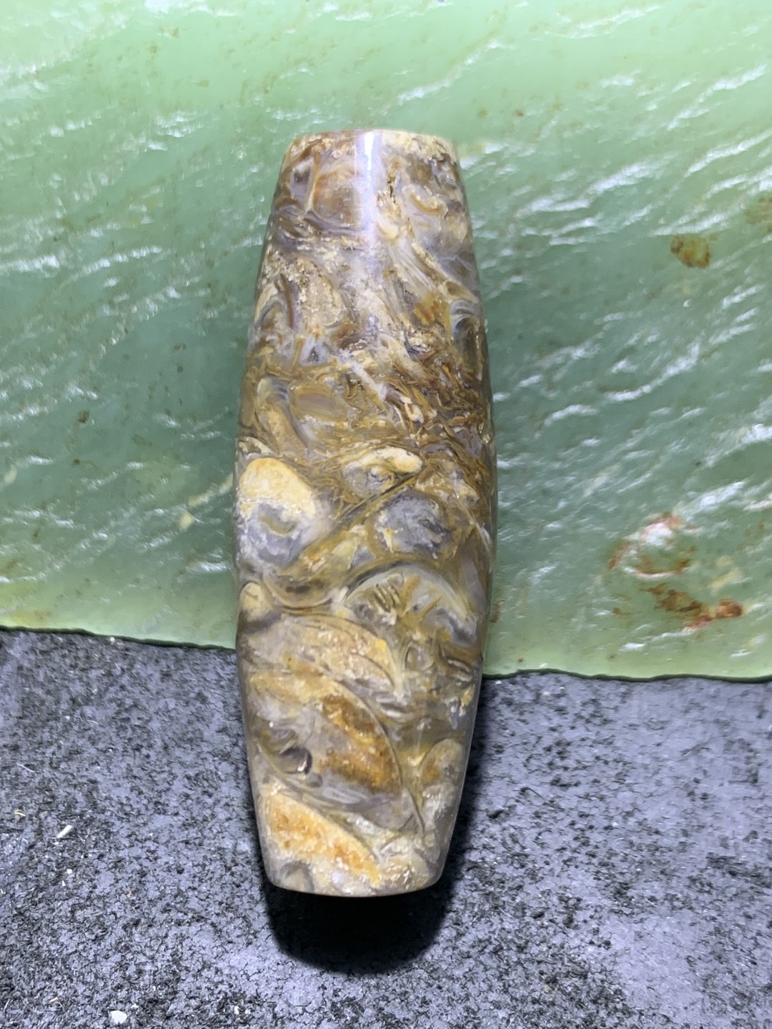 精美藏传法螺石随形天珠一颗