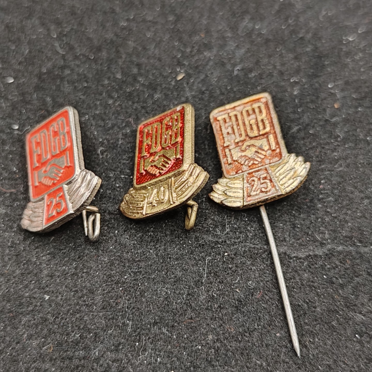 全场0元起拍 第54期 咸鱼国勋章拍卖专场 5月10日（周三）下午6：00开始 东德FDGB纪念章三个