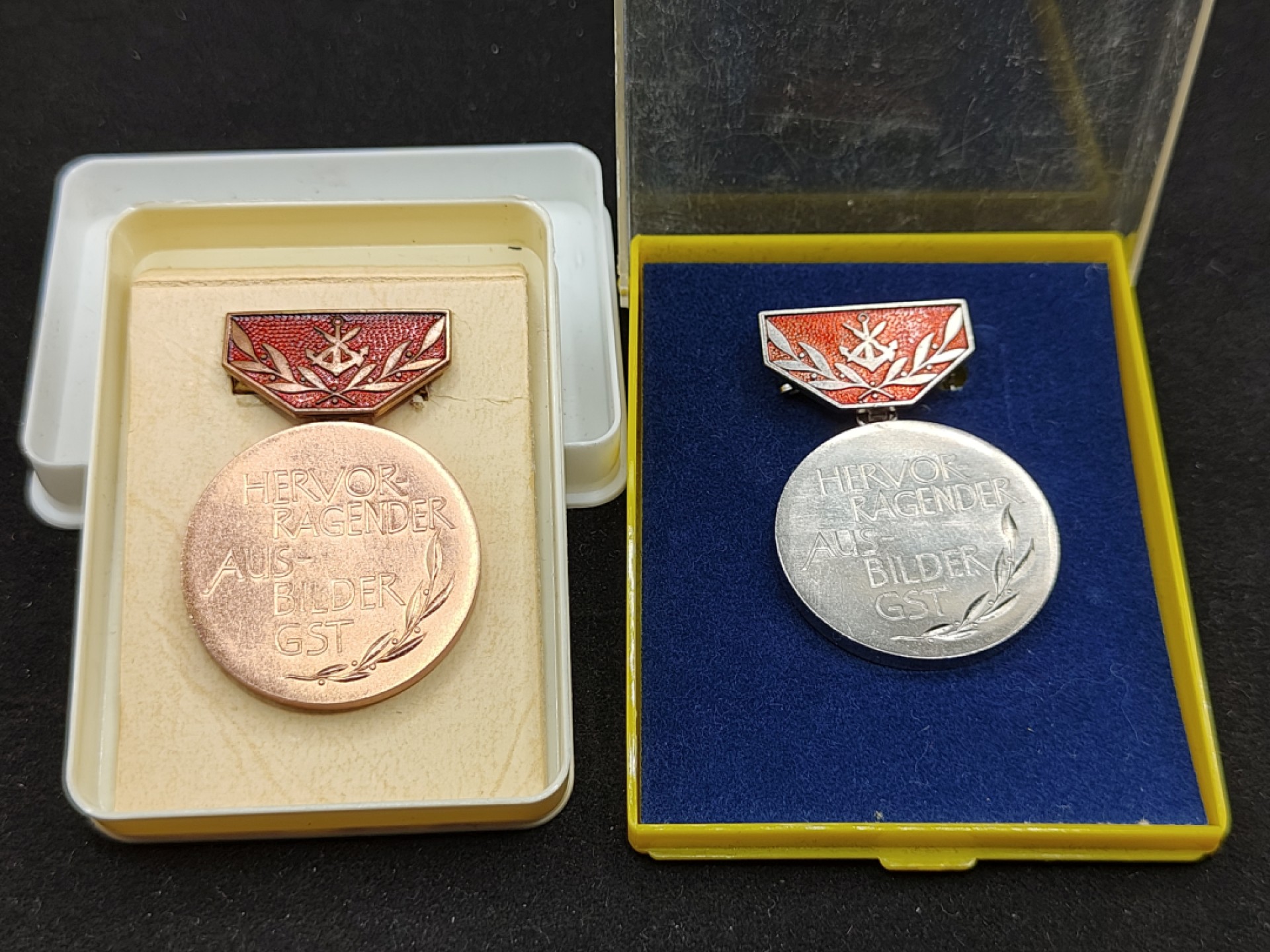 全场0元起拍 第54期 咸鱼国勋章拍卖专场 5月10日（周三）下午6：00开始 东德gst徽章两个