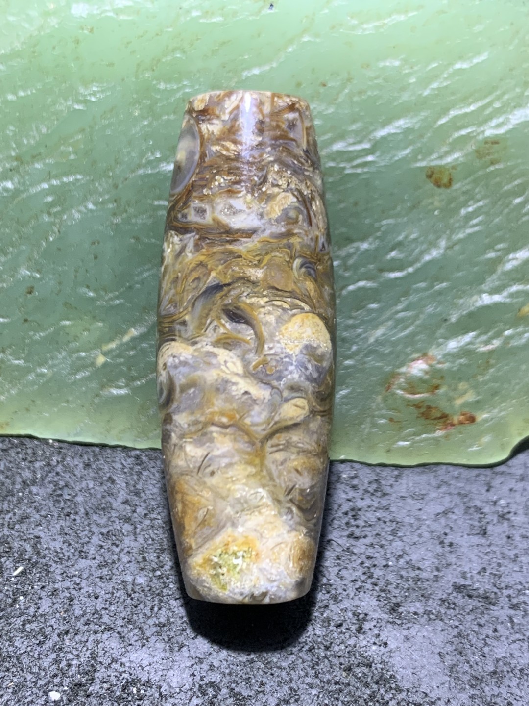 精美藏传法螺石随形天珠一颗