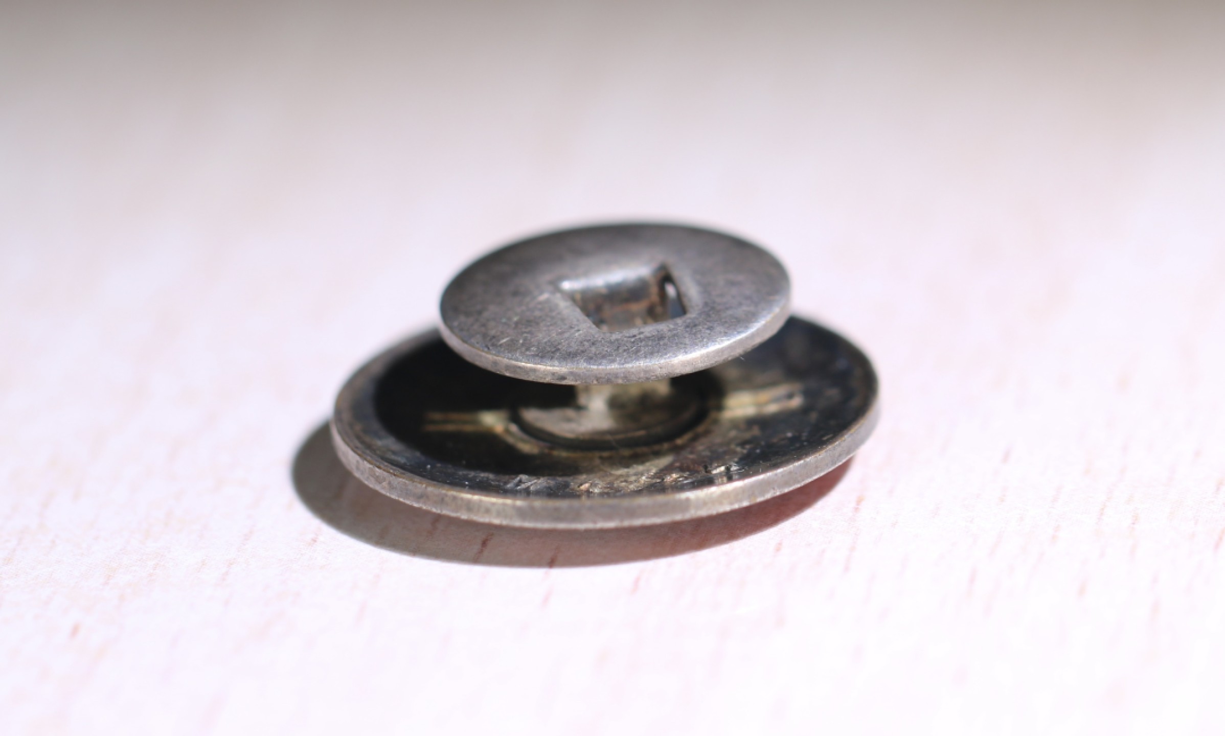 大猫徽章拍卖第223期 勿忘历史 珍爱和平 党徽 纽扣版