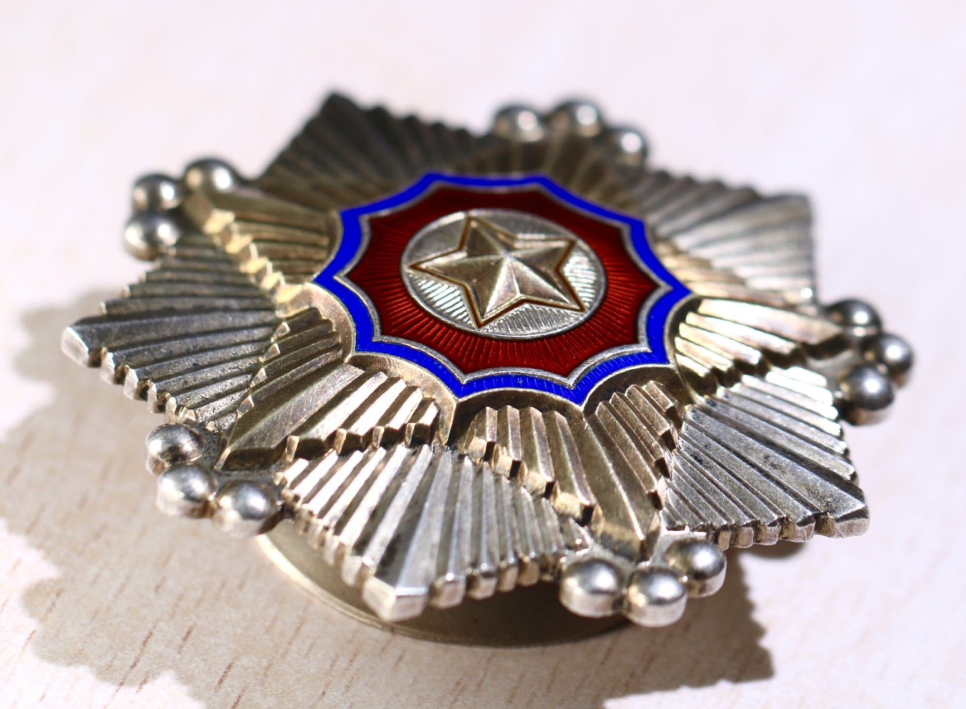 大猫徽章拍卖第223期 朝鲜🇰🇵二级国旗勋章 轮版