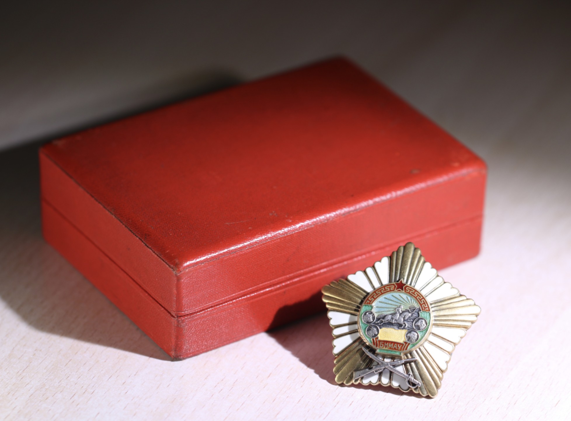大猫徽章拍卖第223期 蒙古🇲🇳战功勋章 全品原盒 早期五钉版