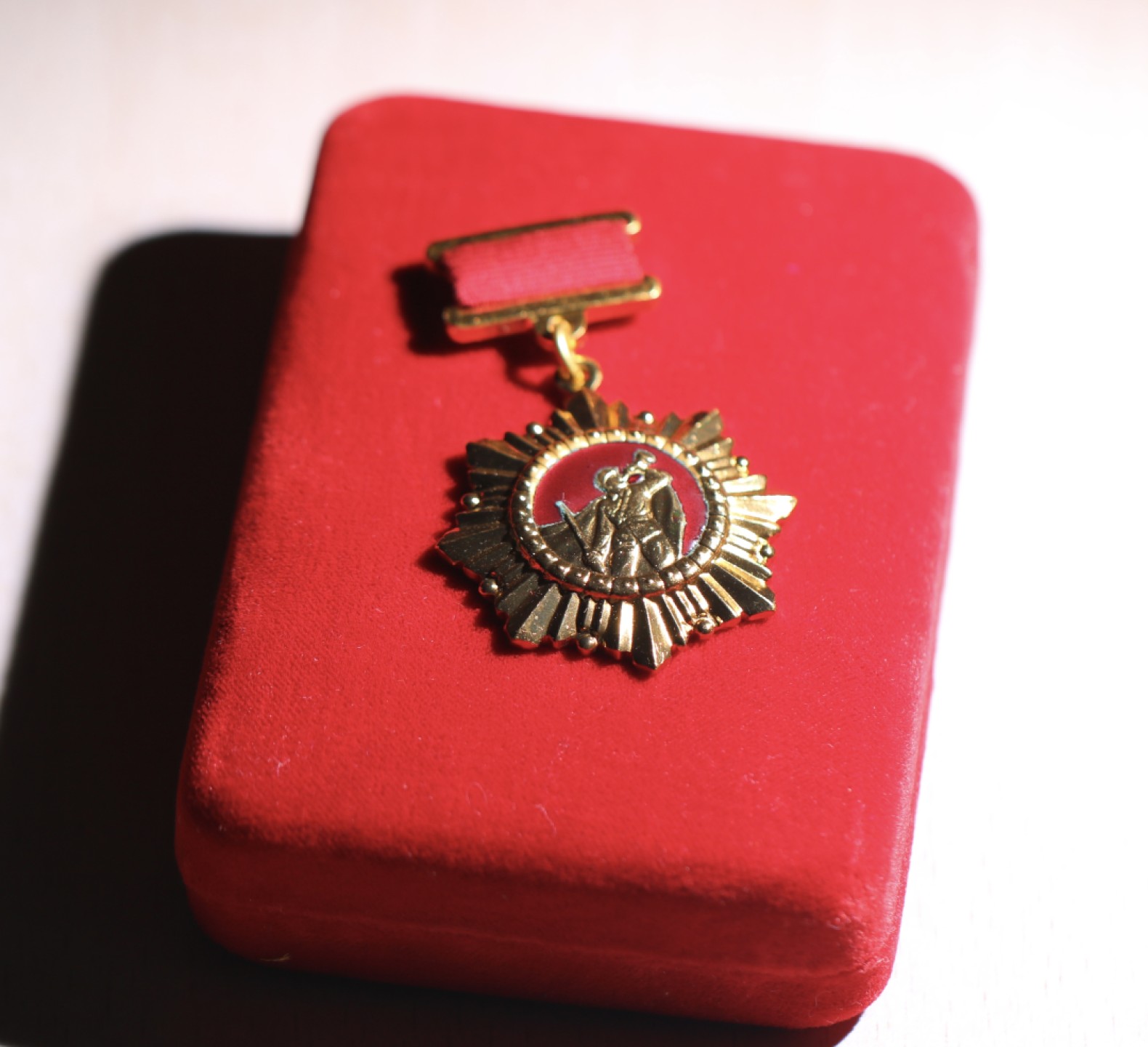 大猫徽章拍卖第223期 朝鲜🇰🇵祖国解放纪念奖章 原盒 铜质