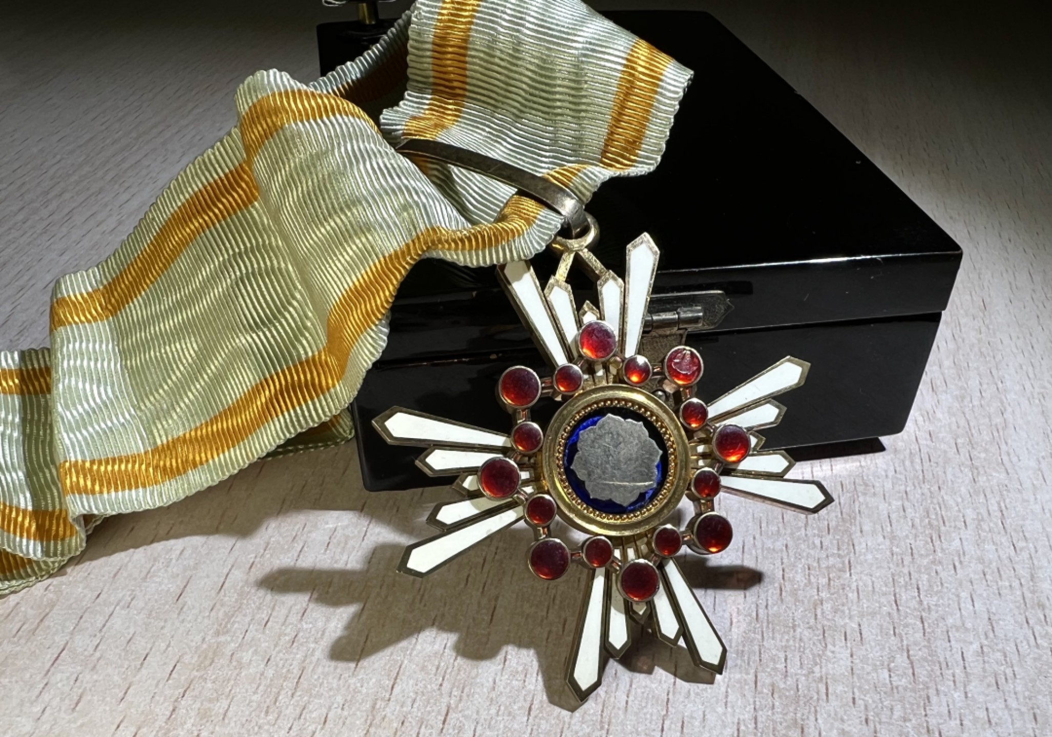 大猫徽章拍卖第223期 勿忘国耻 三等瑞宝 一处珐琅有剥皮 余完好