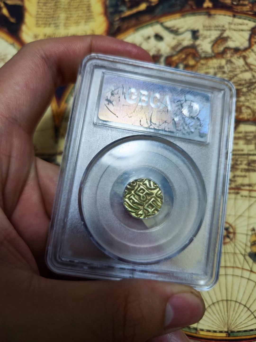 欢迎来【希罗维】：第1场，幸运星期三银币金币场 查拉健王朝鸠摩罗帕拉（Kumarapala，公元1145—1171年)1标准金币(重量4克左右，直径18毫米）。 四臂吉祥天女盘腿坐像//三行天城体梵文“斯里鸠靡罗帕拉·提婆。