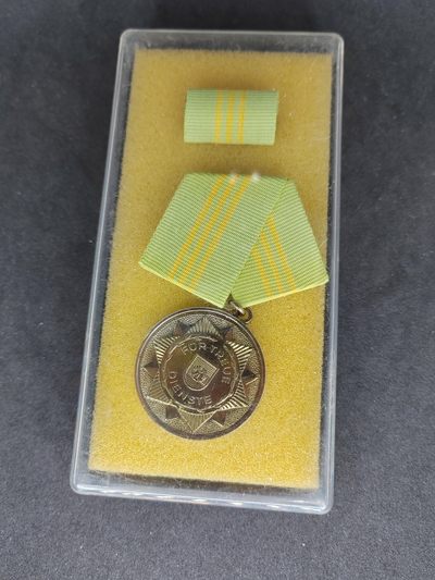崇实勋章拍卖所（第14期天津发货） - 民主德国内政部武装力量忠诚服役奖章（15年，带略和盒子）
