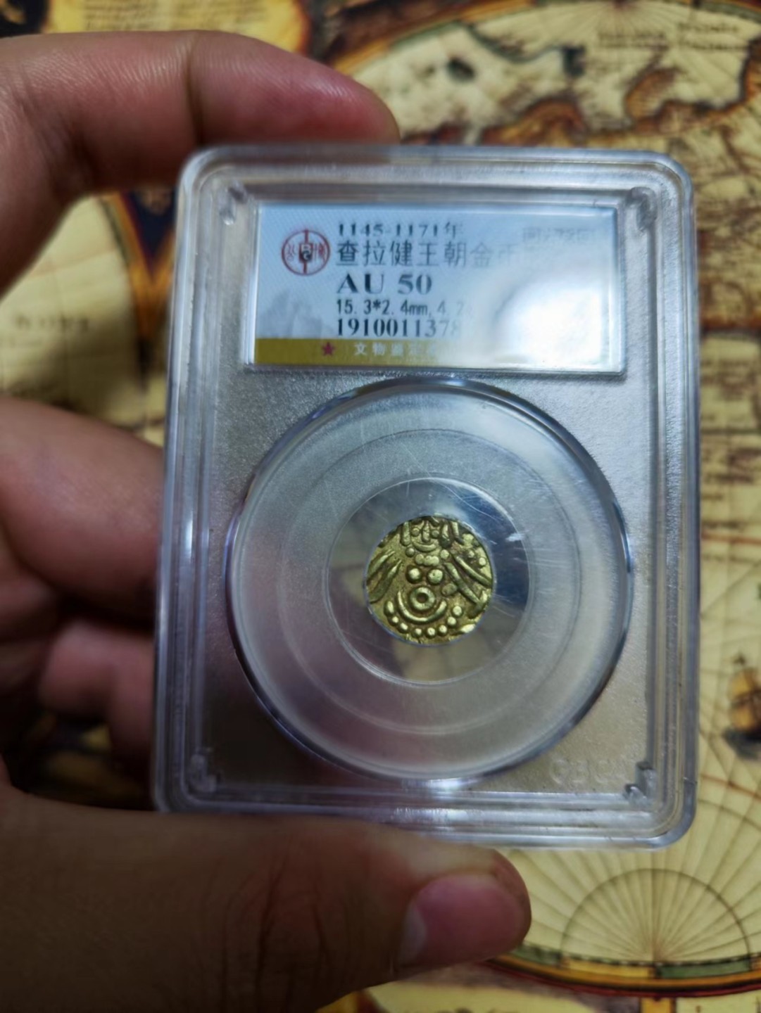 欢迎来【希罗维】：第1场，幸运星期三银币金币场 查拉健王朝鸠摩罗帕拉（Kumarapala，公元1145—1171年)1标准金币(重量4克左右，直径18毫米）。 四臂吉祥天女盘腿坐像//三行天城体梵文“斯里鸠靡罗帕拉·提婆。