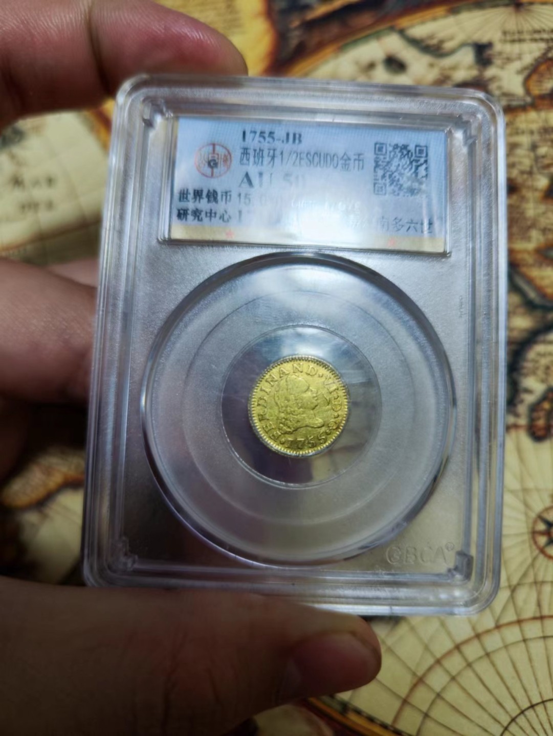 欢迎来【希罗维】：第1场，幸运星期三银币金币场 1755西班牙马德里半埃斯库多金币/1.7-1.8g 币铸造于西班牙国王费尔南多六世在位时期，非常的少见，公博au50整体的观感也挺棒