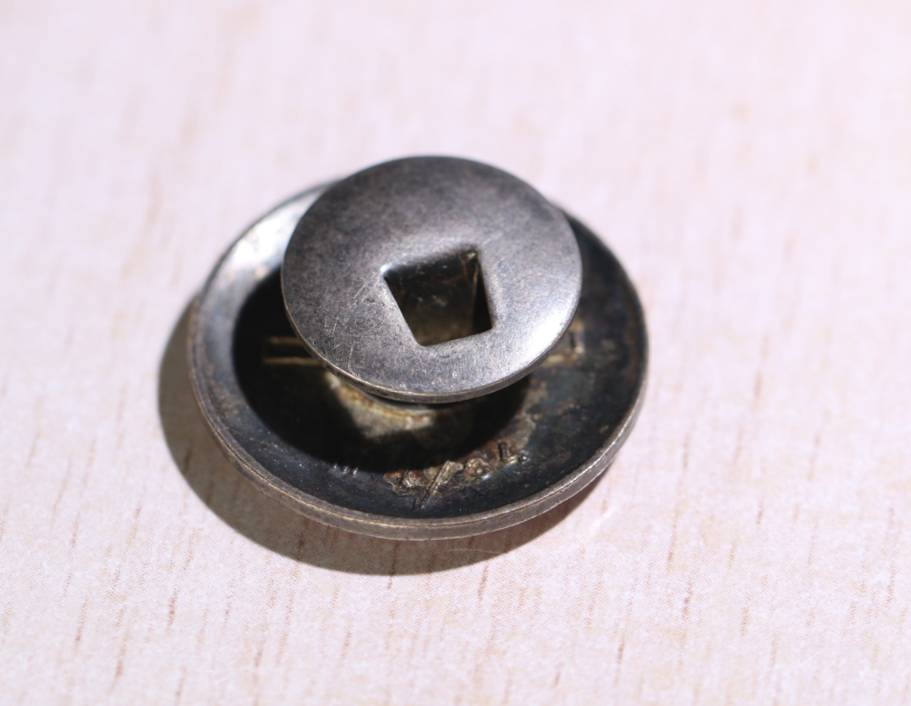 大猫徽章拍卖第223期 勿忘历史 珍爱和平 党徽 纽扣版