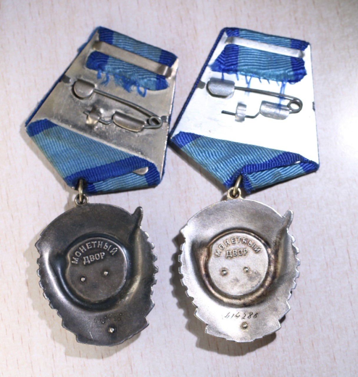 大猫徽章拍卖第223期 苏联劳动红旗勋章 过渡版一对 全品