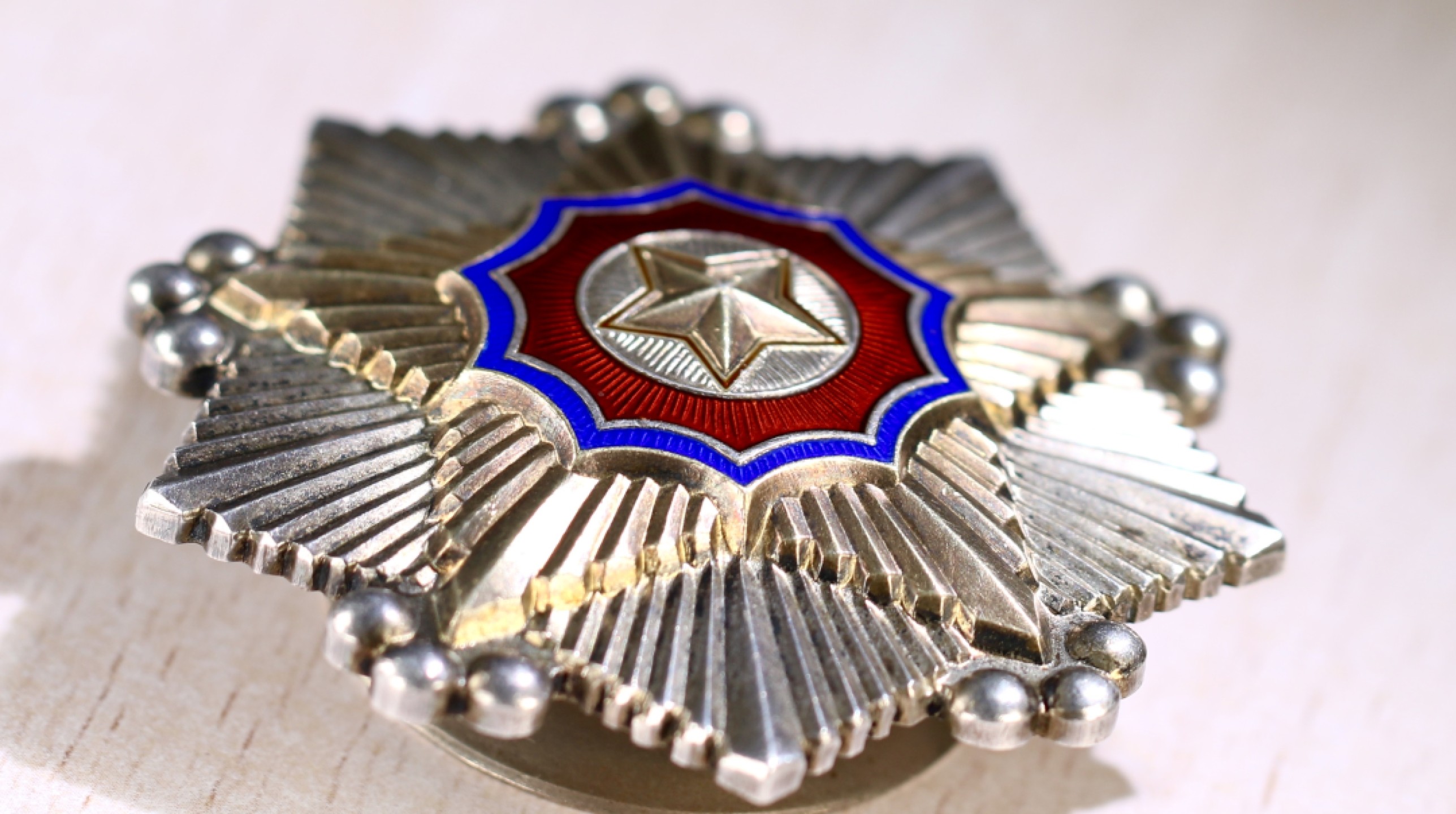 大猫徽章拍卖第223期 朝鲜🇰🇵二级国旗勋章 轮版