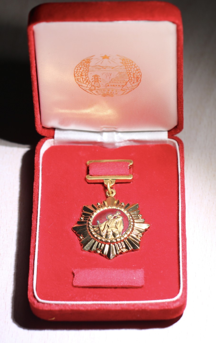 大猫徽章拍卖第223期 朝鲜🇰🇵祖国解放纪念奖章 原盒 铜质
