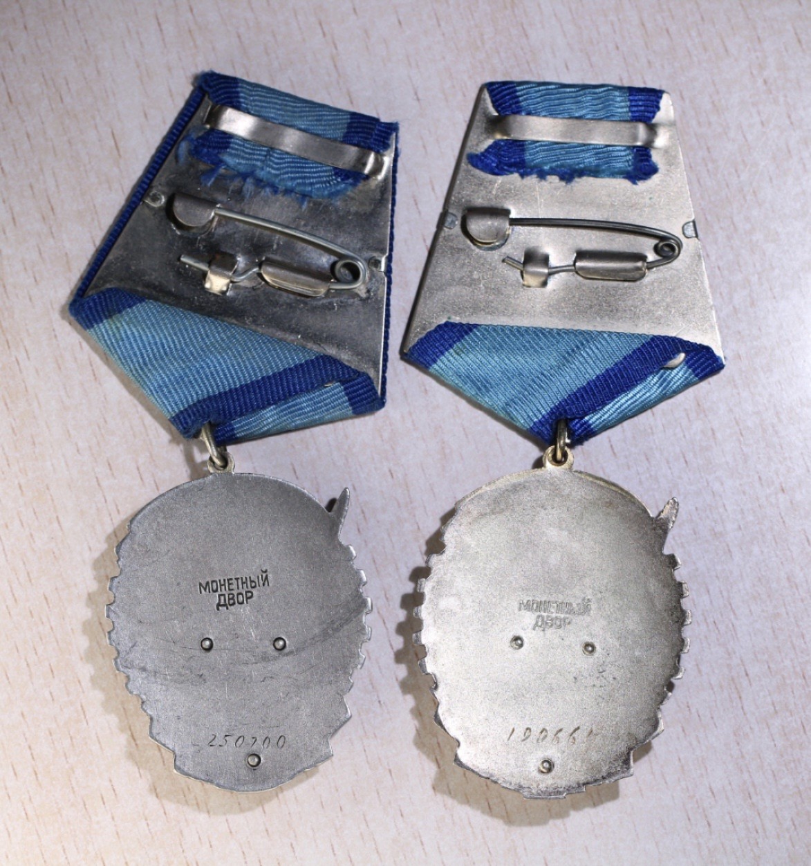 大猫徽章拍卖第223期 苏联劳动红旗勋章平板一对 全品