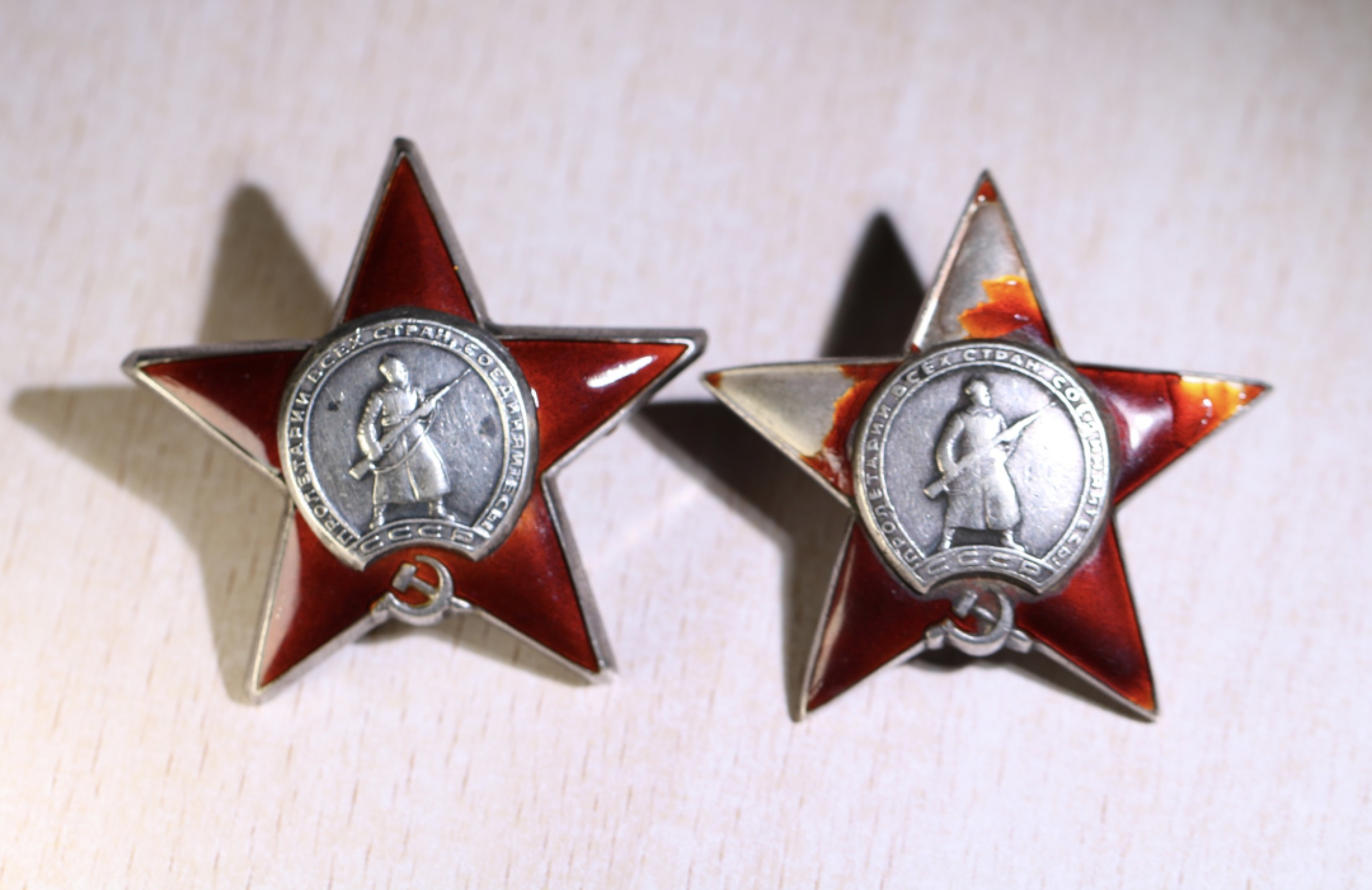 大猫徽章拍卖第223期 红星一对 档案齐全