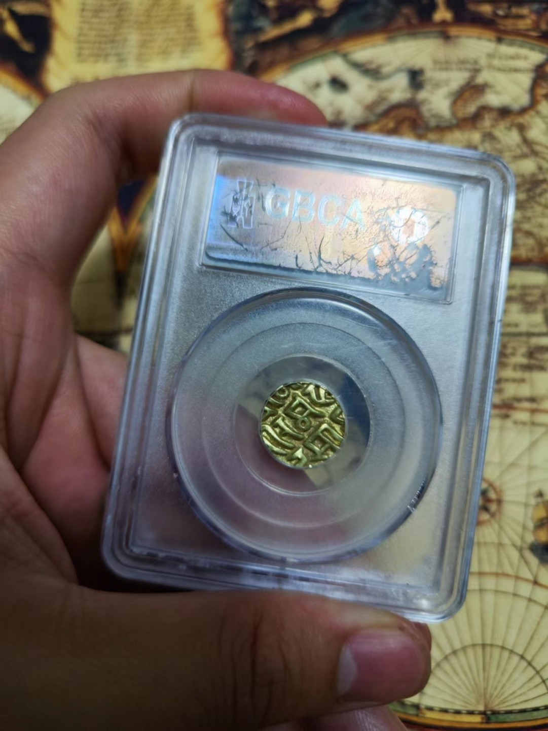 欢迎来【希罗维】：第1场，幸运星期三银币金币场 查拉健王朝鸠摩罗帕拉（Kumarapala，公元1145—1171年)1标准金币(重量4克左右，直径18毫米）。 四臂吉祥天女盘腿坐像//三行天城体梵文“斯里鸠靡罗帕拉·提婆。