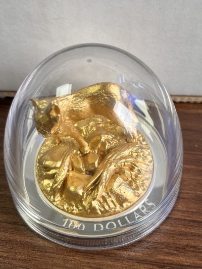 【海寧潮】加拿大2017年雕塑系列野狼10盎司3D立体纪念银币原价7500，塑料盒底部碎