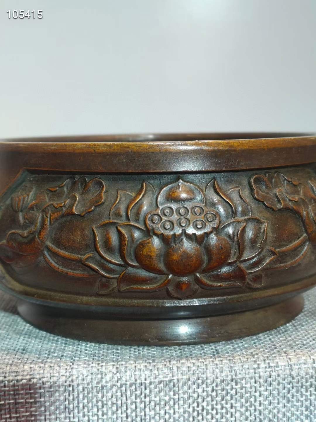 乾隆年制紫铜虎头香炉一个，器型端正，做工精细，老化明显，品相如图 乾隆年制紫铜虎头香炉一个，器型端正，做工精细，老化明显，品相如图