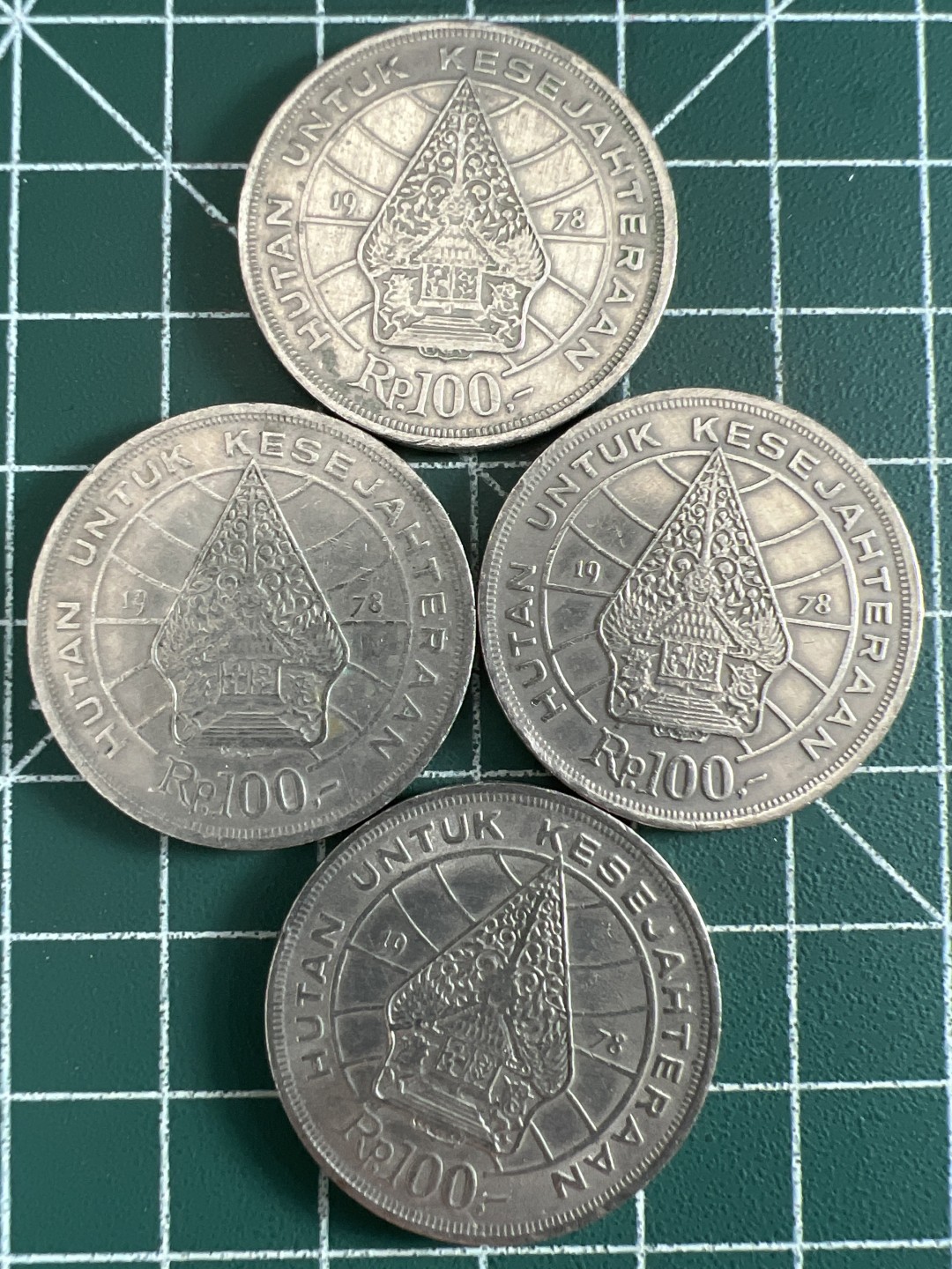 泡泡堂第325期  世界硬币 （无押金，捡漏，全场20包邮，偏远地区除外，接收代拍业务） 印尼100卢比四枚