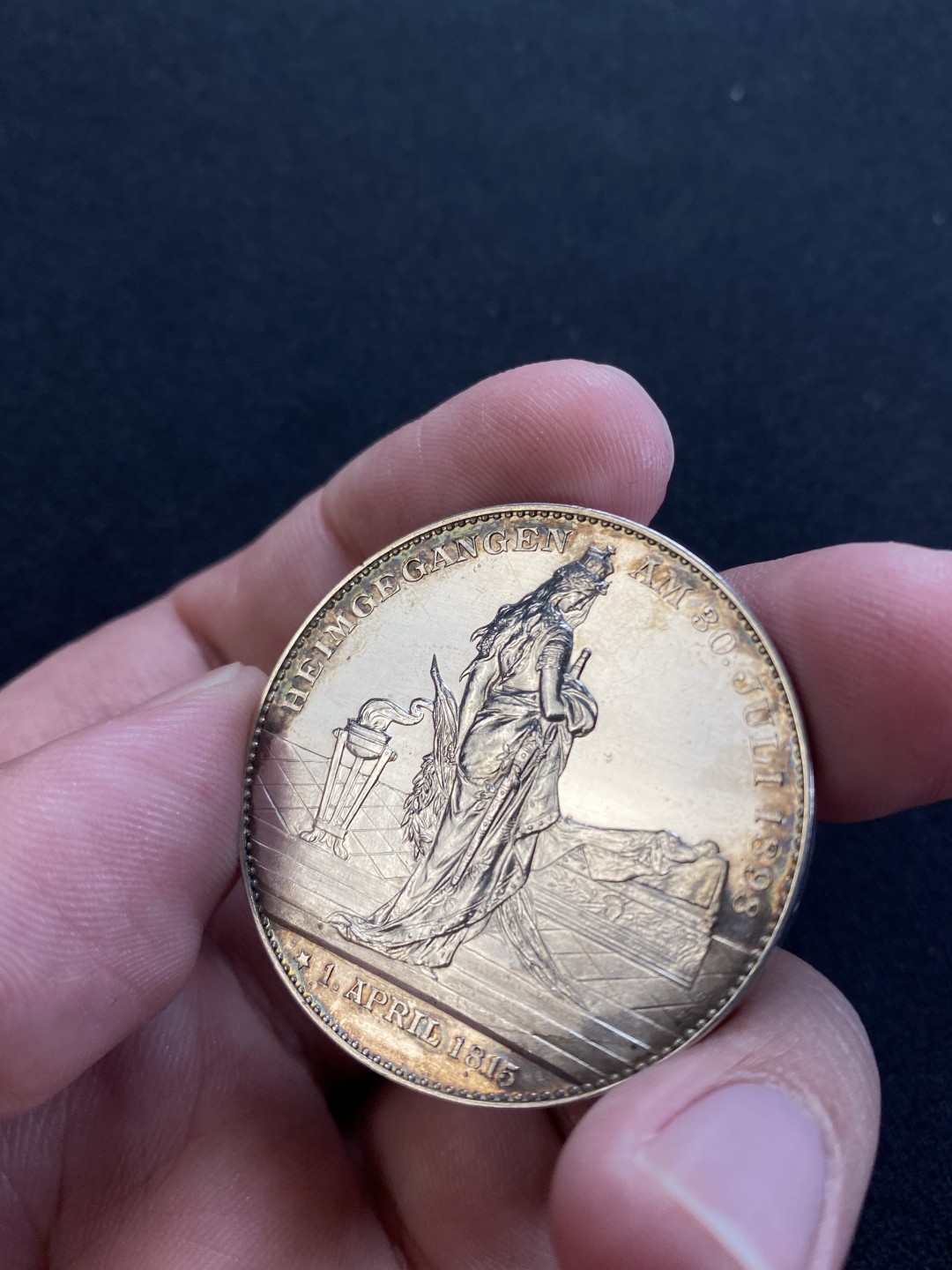 万国钱币拍卖第008期（慕尼黑2T之夜） 1898年俾斯麦逝世纪念大银章，五彩镜面，39mm，28.4g。