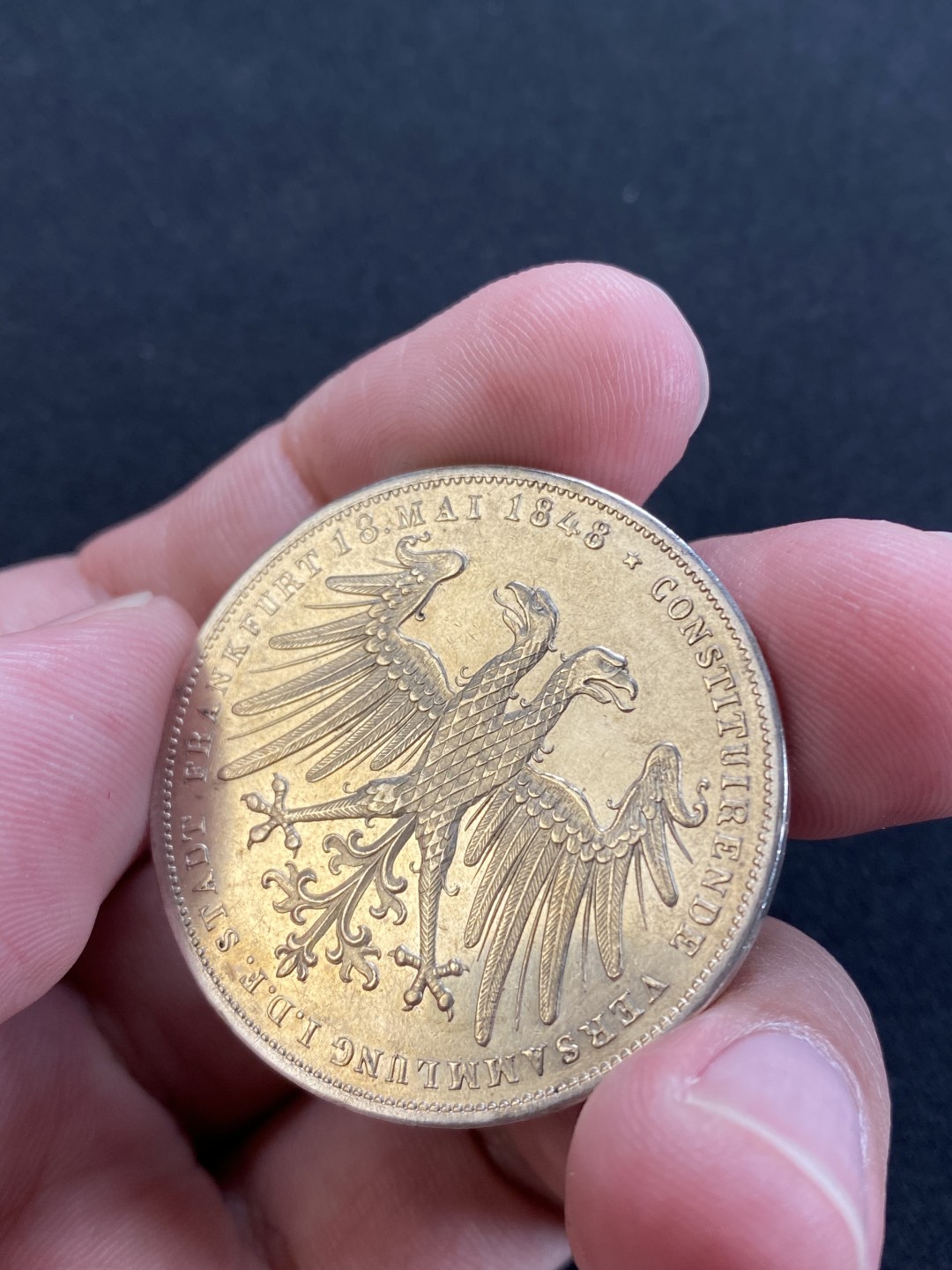 万国钱币拍卖第008期（慕尼黑2T之夜） 1848年法兰克福宪法纪念双头鹰2盾，淡黄色包浆，细节好。