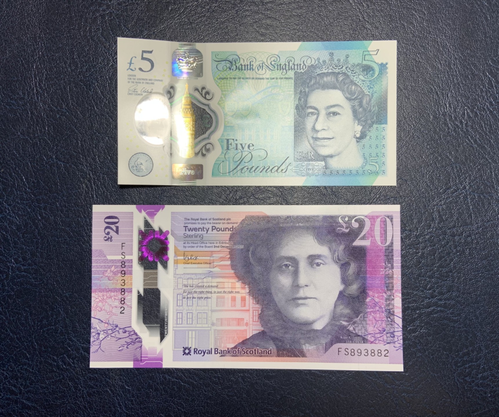 收藏联盟Quantum Auction 第257期拍卖  英国2015年5镑和苏格兰皇家银行2021年20镑 品相全新UNC