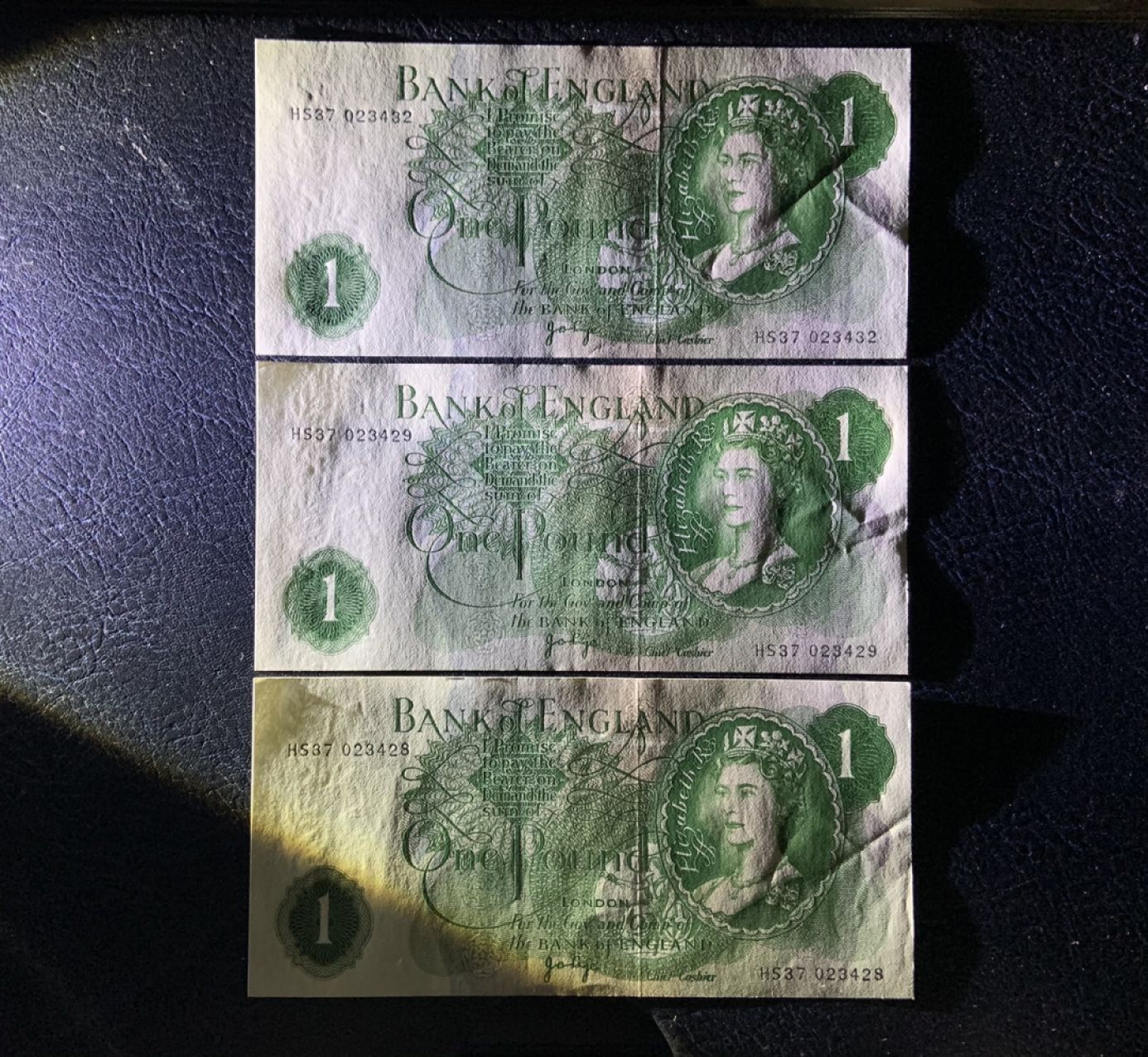 收藏联盟Quantum Auction 第257期拍卖  英国1960-70年1镑三张 品相UNC- 点钞痕
